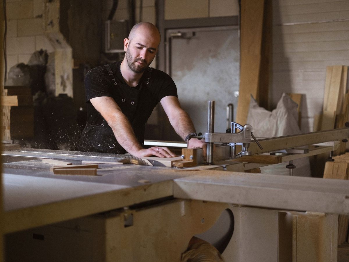 Un atelier de menuiserie